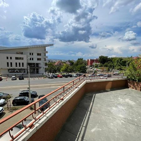 Propriete Ten - Close To University, Hospital And Downtown Iasi Esterno foto